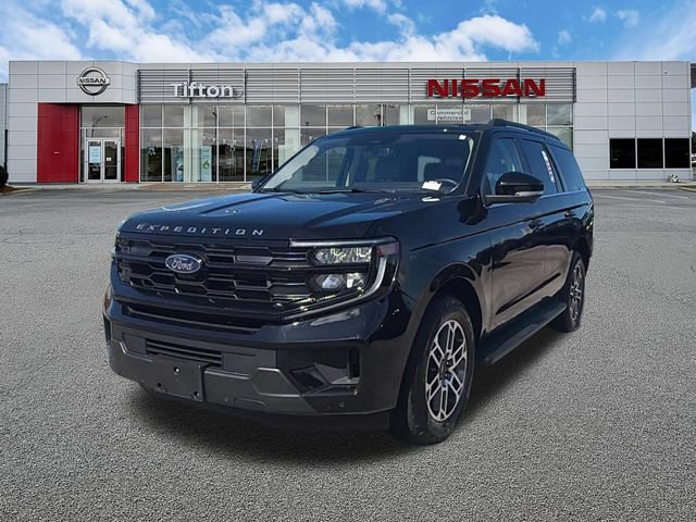 Used 2025 Ford Expedition Active AWD/4WD image 3