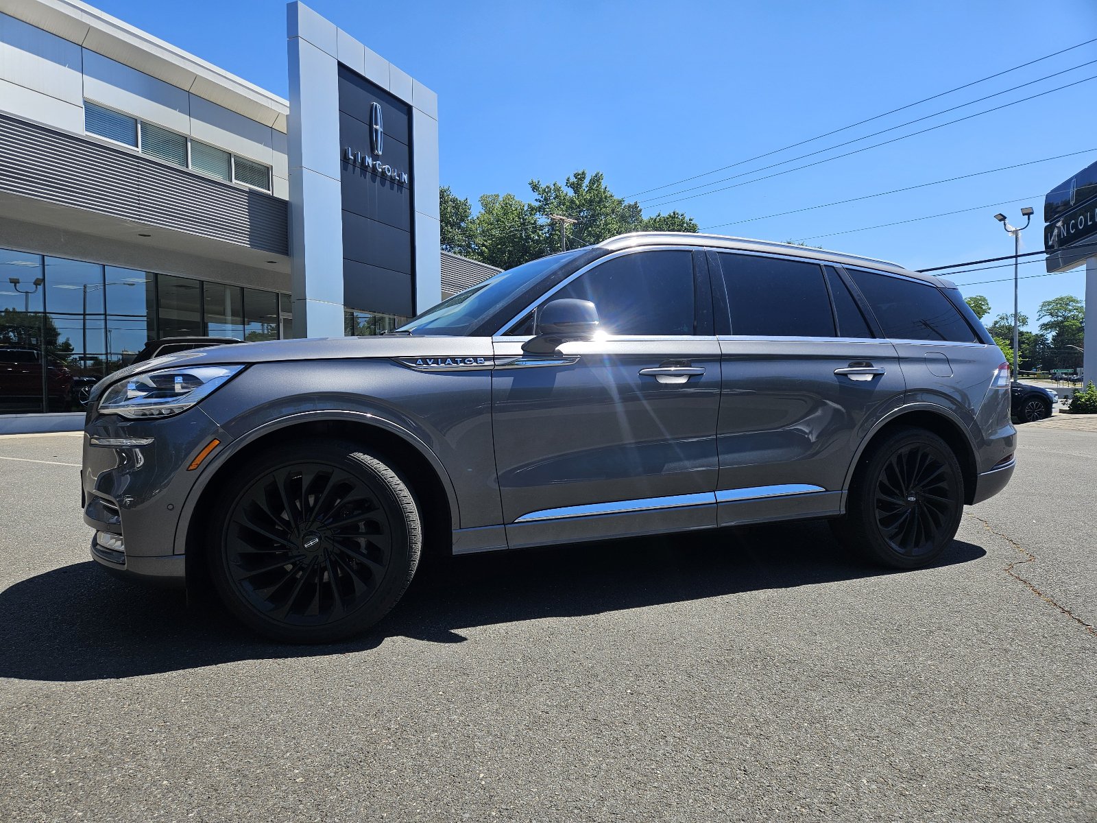 Used 2021 Lincoln Aviator Reserve w/ Equipment Group 210A AWD/4WD image 1