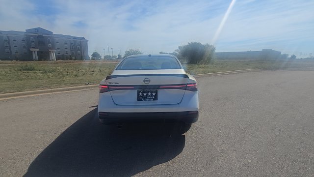 Used 2027 Nissan Sentra SR w/ SR All Weather Package FWD image 10