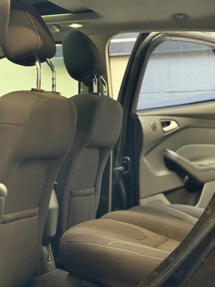 Used 2012 Ford Focus Titanium w/ Titanium Handling Pkg image 13