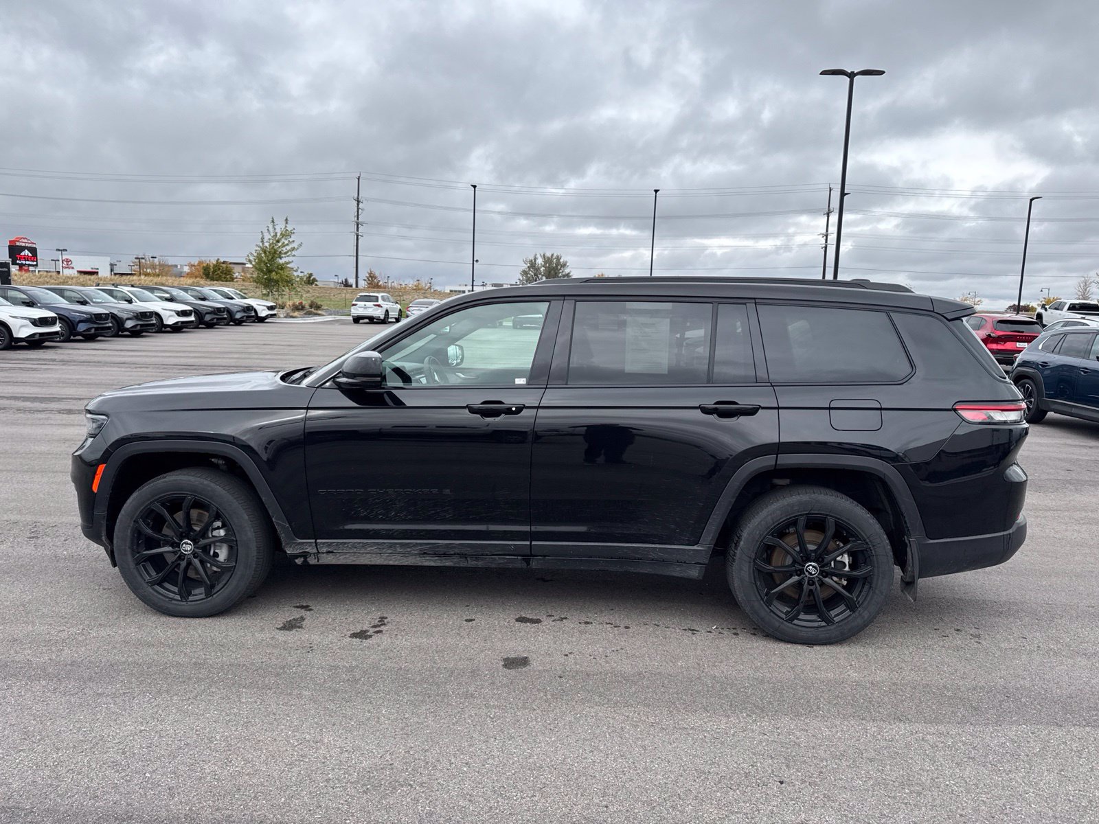 Used 2024 Jeep Grand Cherokee L Laredo AWD/4WD image 4