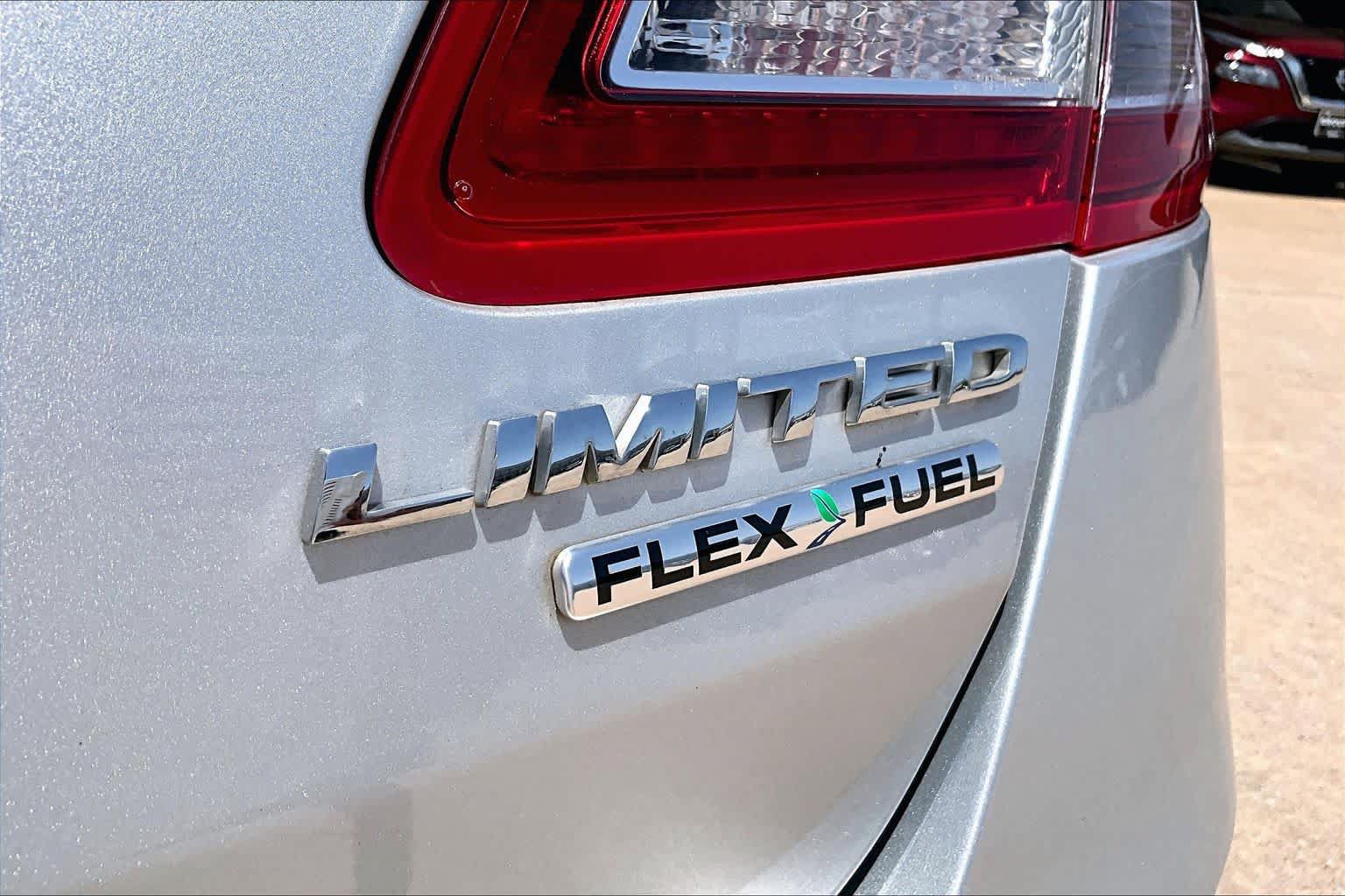 Used 2013 Ford Taurus Limited FWD image 9