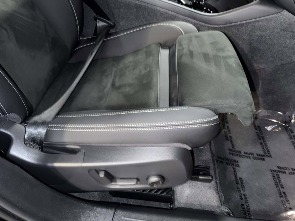 Used 2024 Volvo XC40 B5 Ultimate w/ Protection Package Premier AWD/4WD image 15