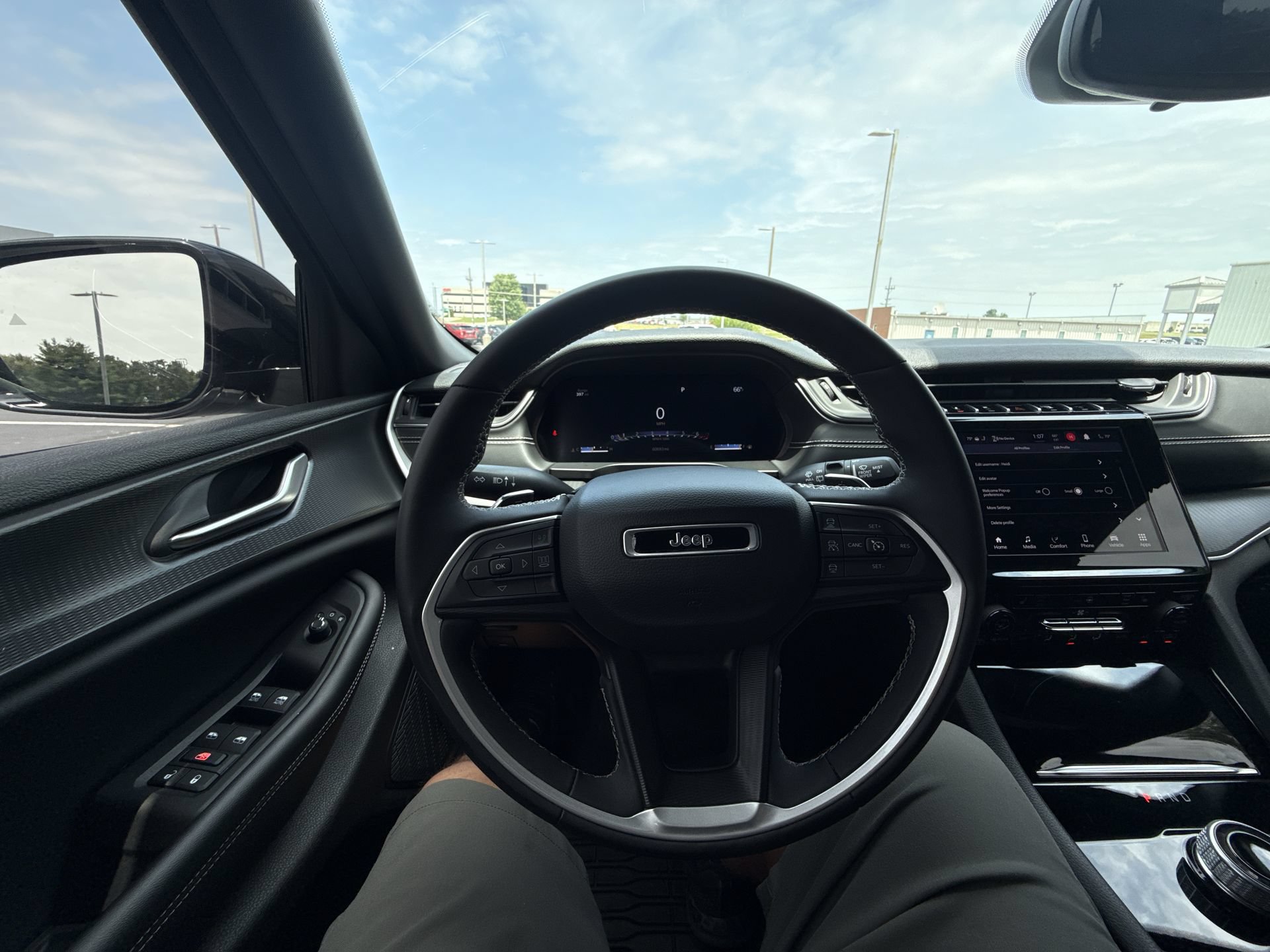 Used 2023 Jeep Grand Cherokee L Laredo AWD/4WD image 14