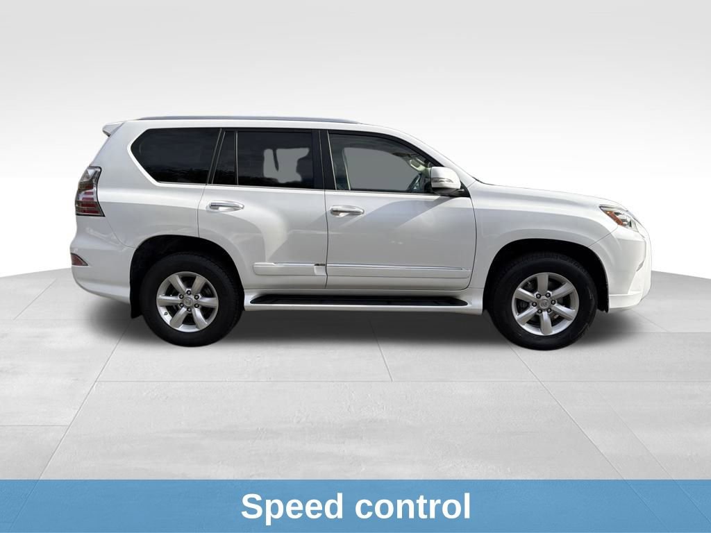 Used 2017 Lexus GX 460 image 9
