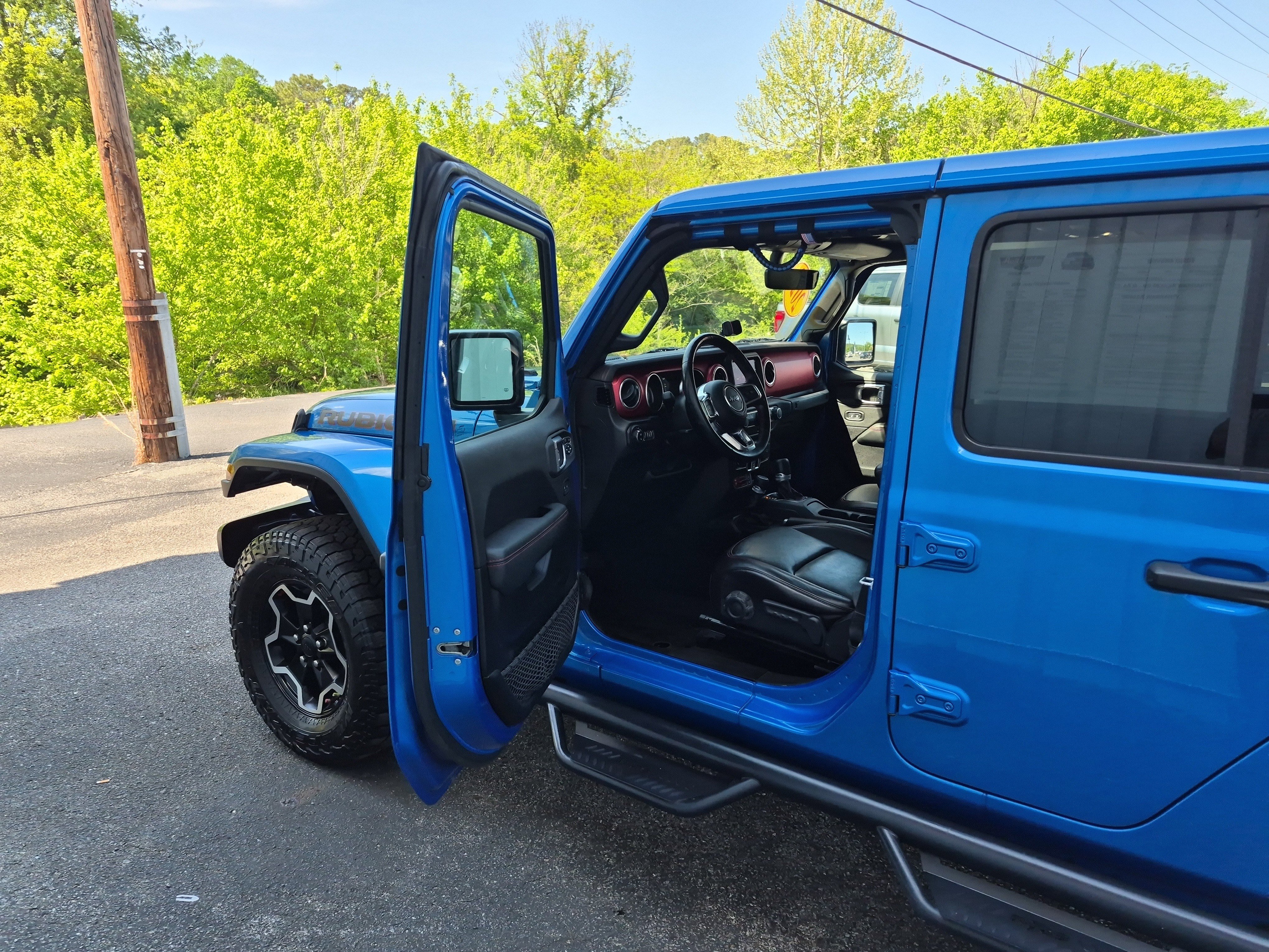 Used 2022 Jeep Gladiator Rubicon w/ Cold Weather Group AWD/4WD image 11