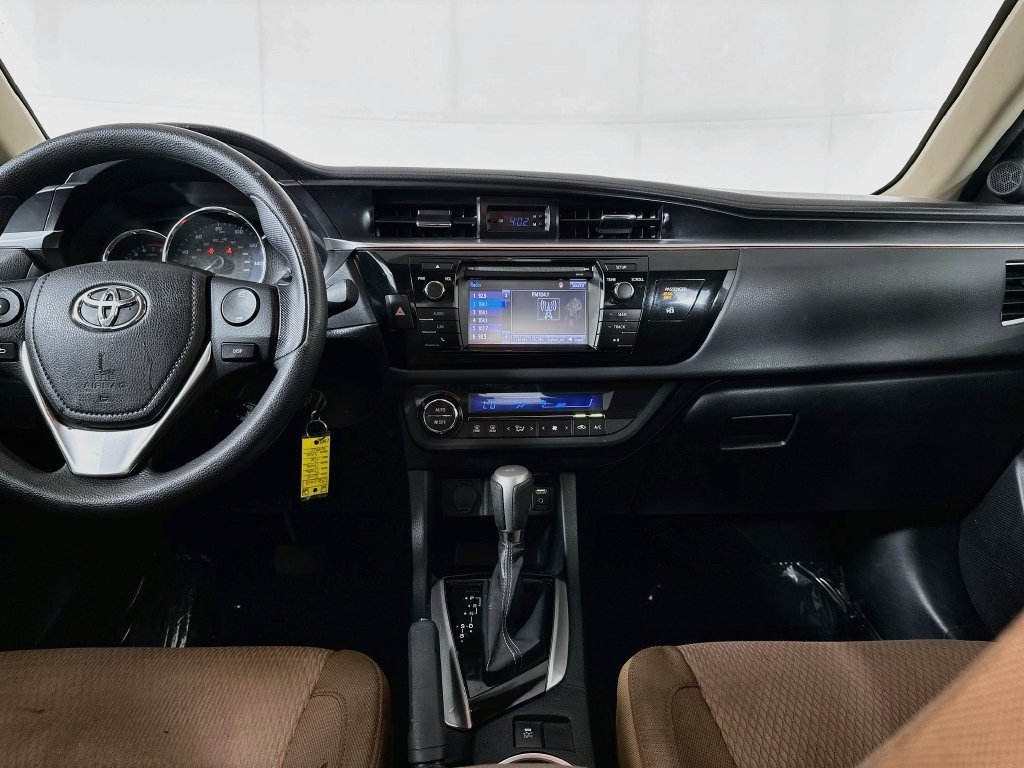 Used 2015 Toyota Corolla LE FWD image 25