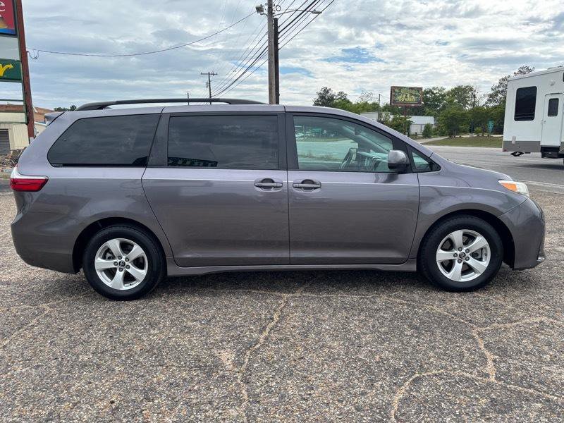 Used 2019 Toyota Sienna LE FWD image 6