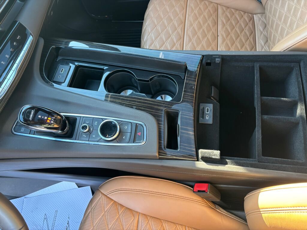 Used 2023 Cadillac Escalade Premium Luxury image 19