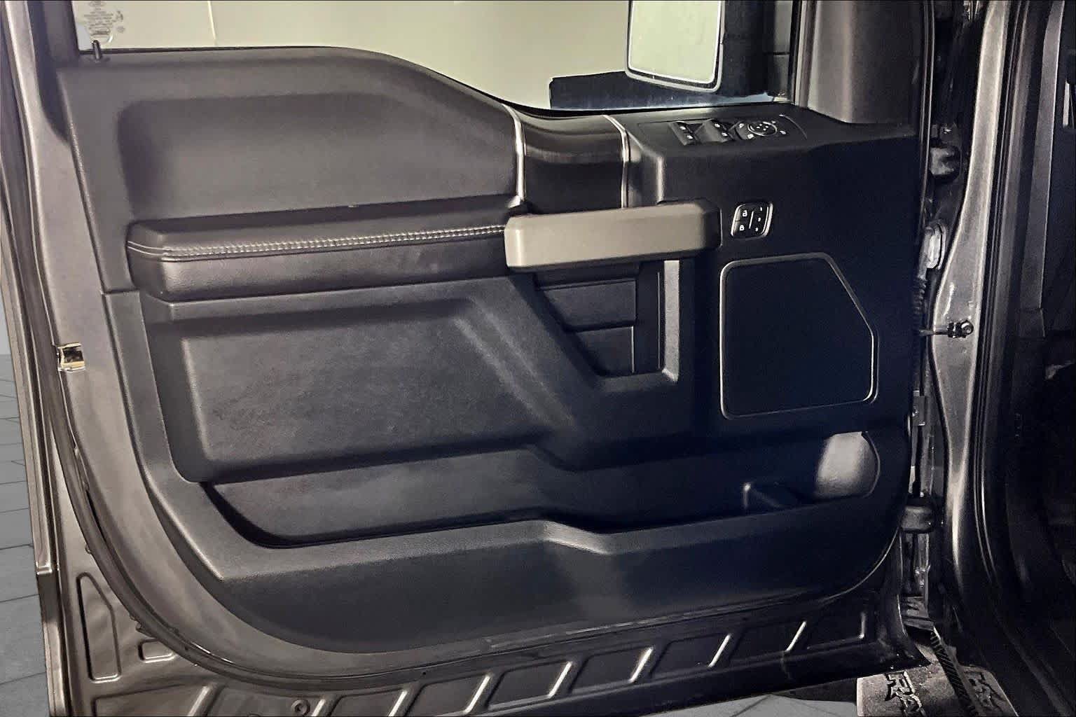 Used 2019 Ford F150 Raptor w/ Equipment Group 802A Luxury AWD/4WD image 21