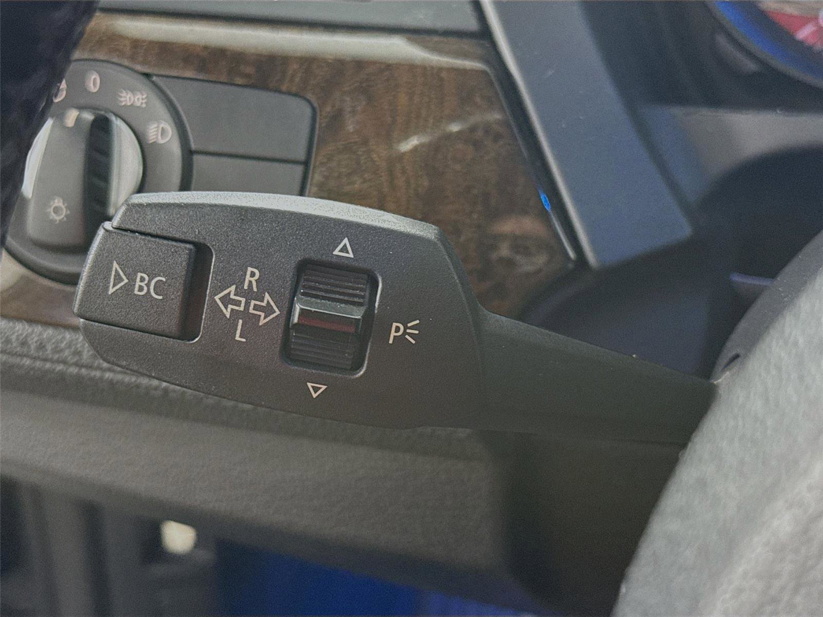 Used 2011 BMW Z4 sDrive30i image 5