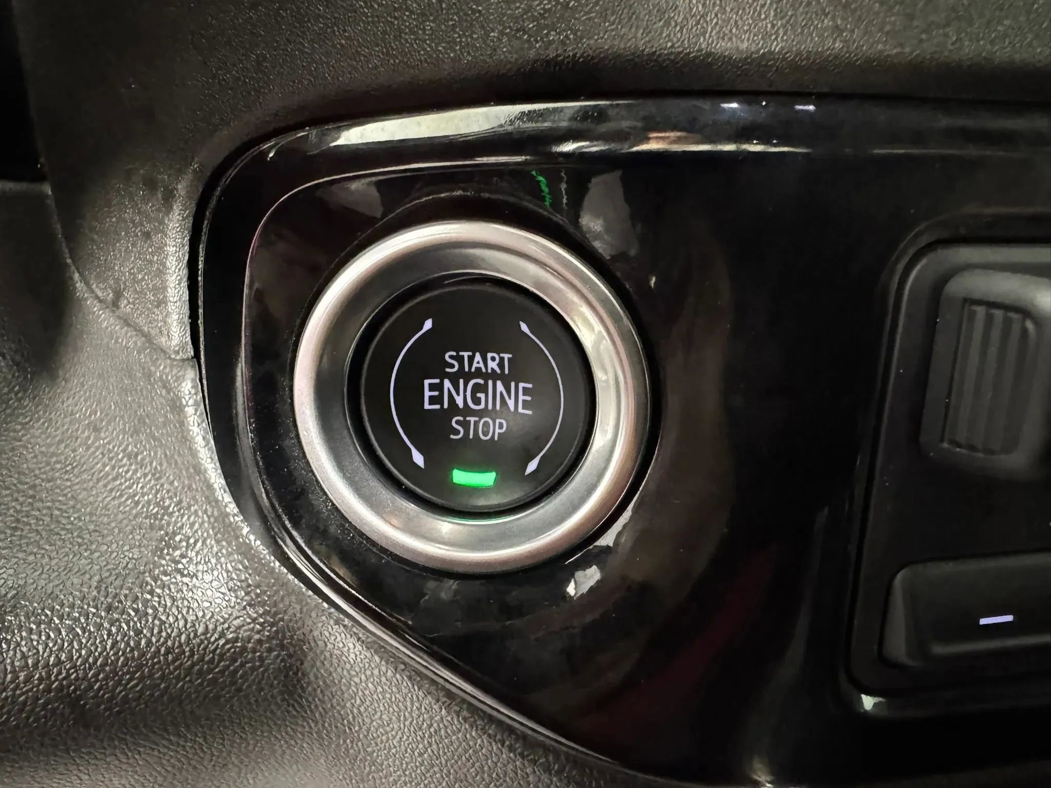 Used 2024 Chevrolet Silverado 1500 High Country w/ Midnight Edition AWD/4WD image 17