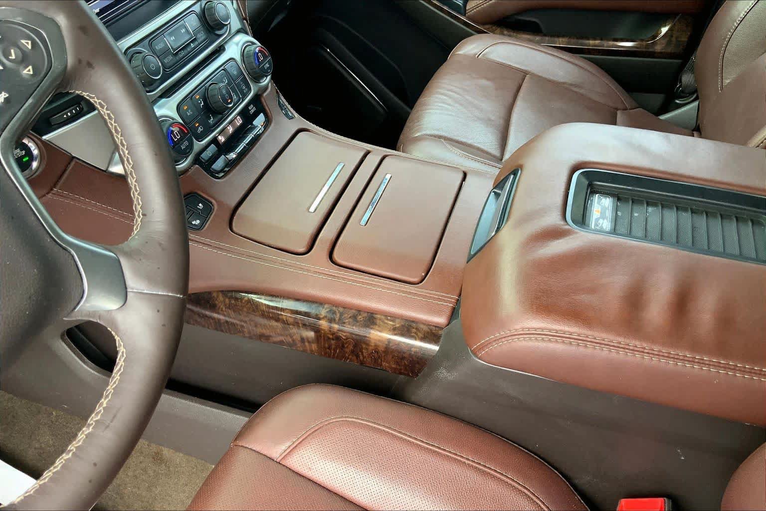 Used 2017 Chevrolet Suburban Premier RWD image 17