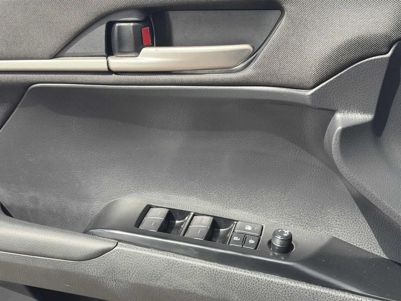 Used 2025 Toyota Camry LE FWD image 16
