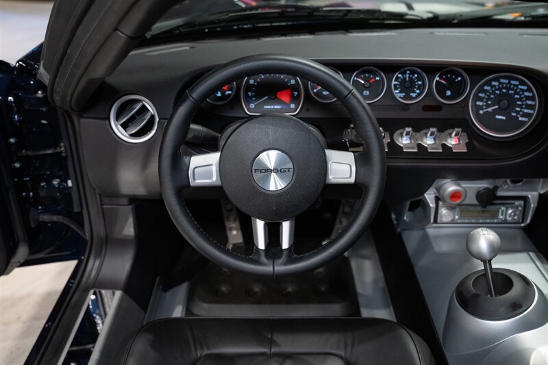 Used 2006 Ford GT RWD image 13