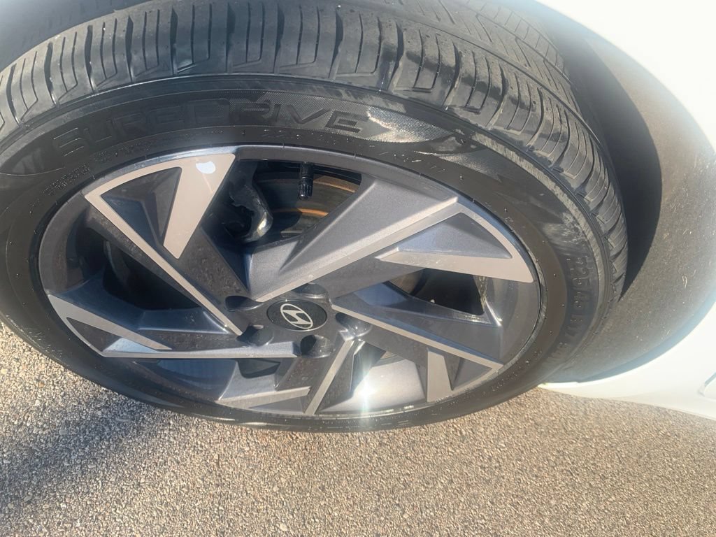 Certified 2025 Hyundai Elantra SEL FWD image 36
