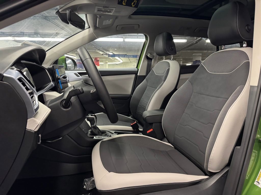New 2025 Volkswagen Taos SE AWD/4WD image 19