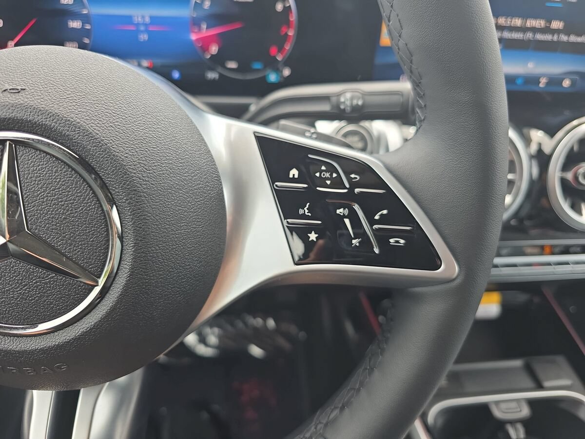 New 2026 Mercedes-Benz GLB 250 image 18