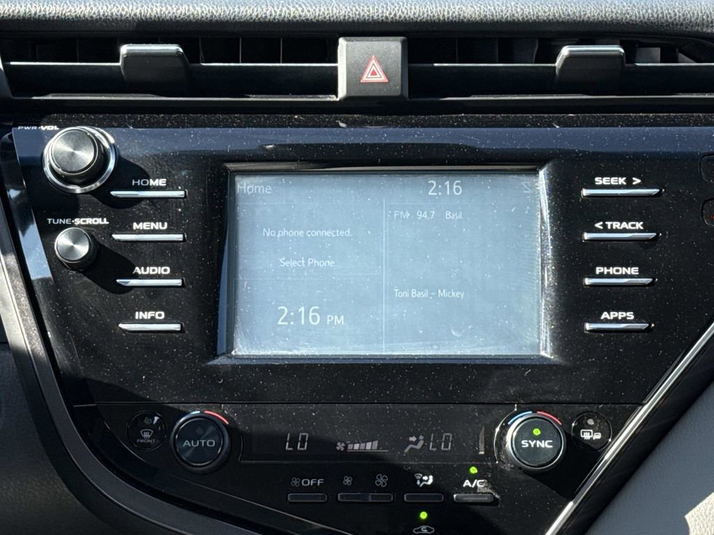 Used 2018 Toyota Camry XLE FWD image 13