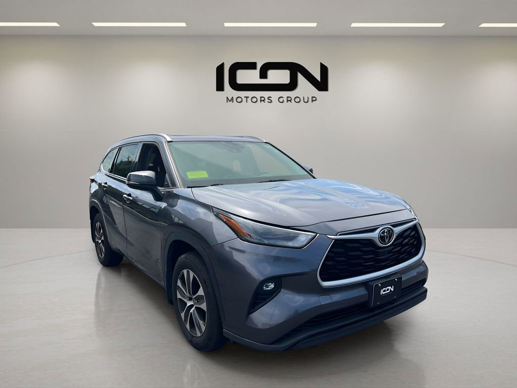 Used 2022 Toyota Highlander XLE image 6