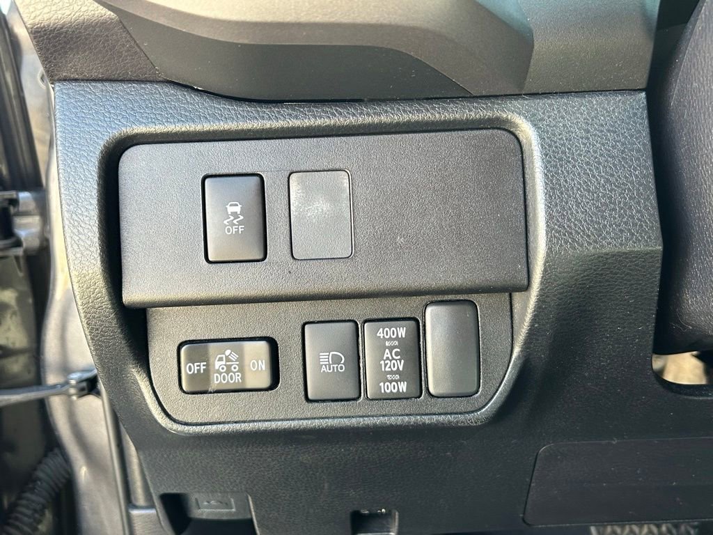 Used 2020 Toyota Tacoma TRD Off-Road w/ Technology Package AWD/4WD image 13