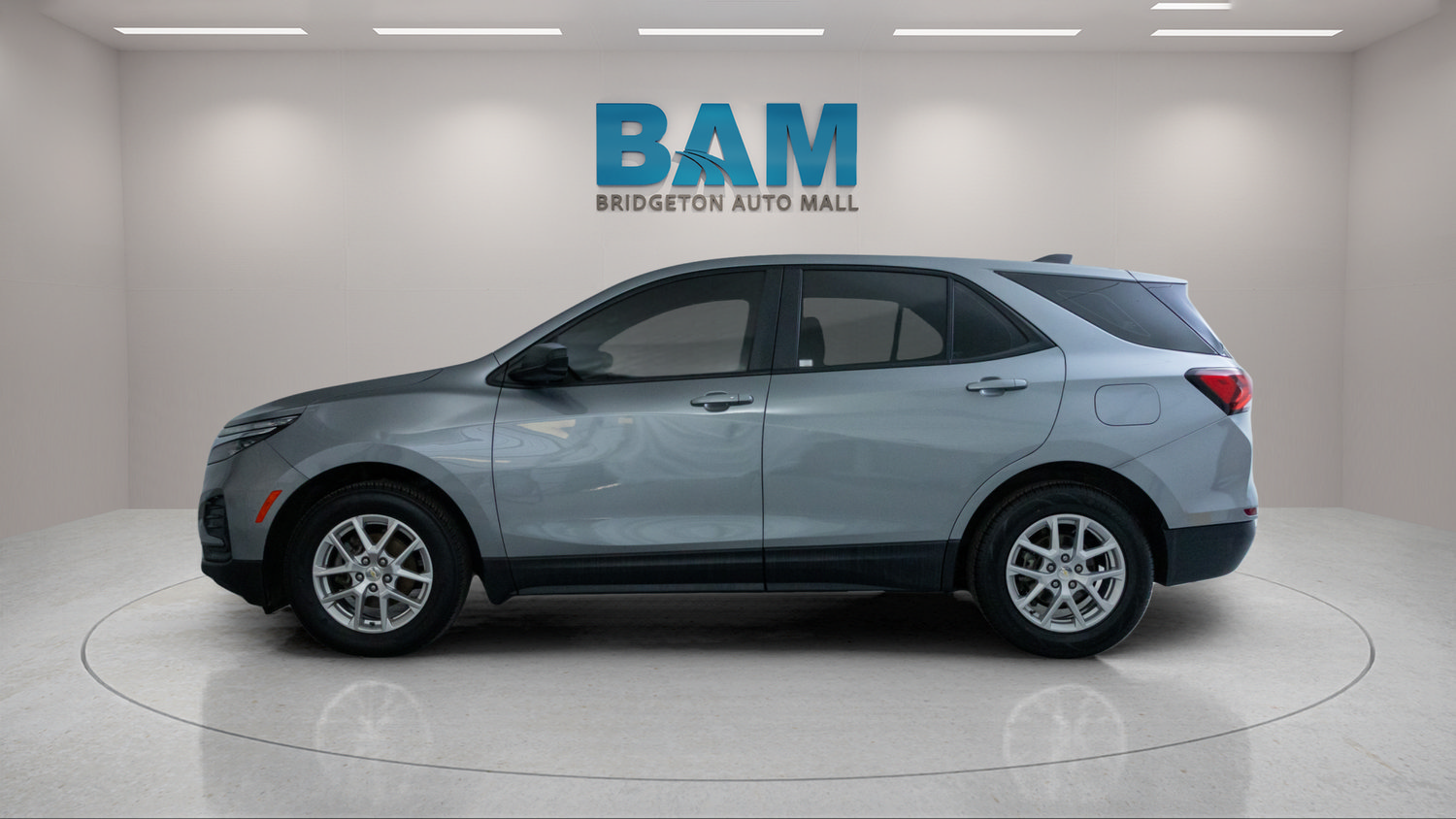Used 2023 Chevrolet Equinox LS w/ LPO, Floor Liner Package FWD image 4