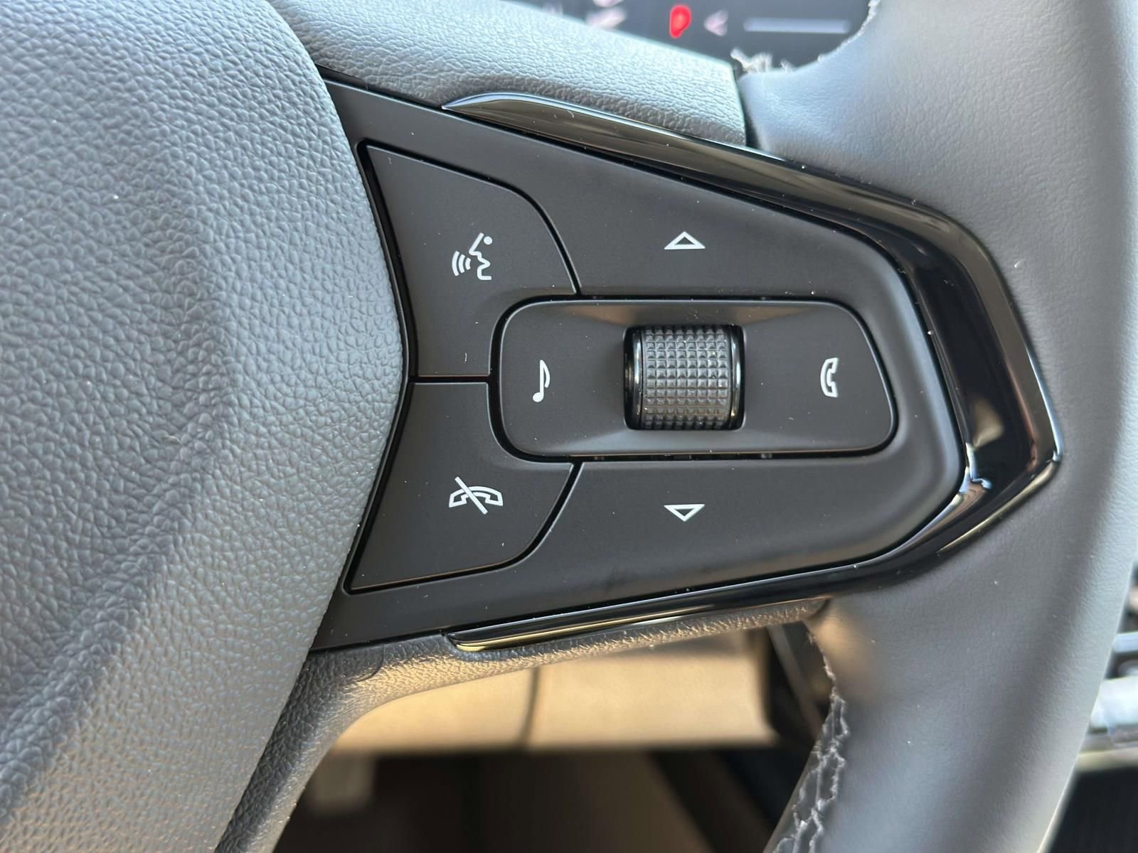New 2027 Chevrolet Bolt LT w/ Comfort Package FWD image 15