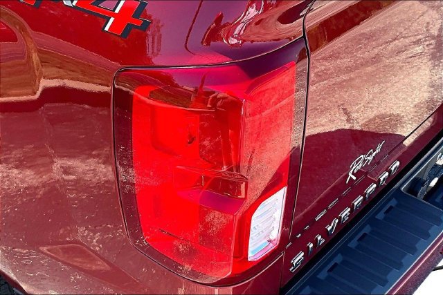 Used 2018 Chevrolet Silverado 1500 High Country AWD/4WD image 23