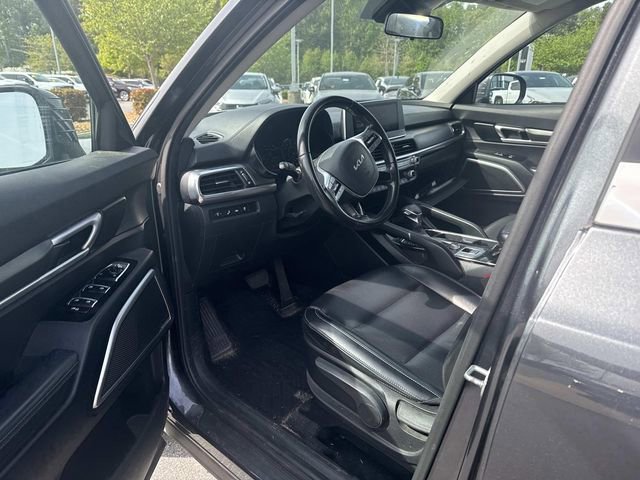 Used 2022 Kia Telluride LX image 3