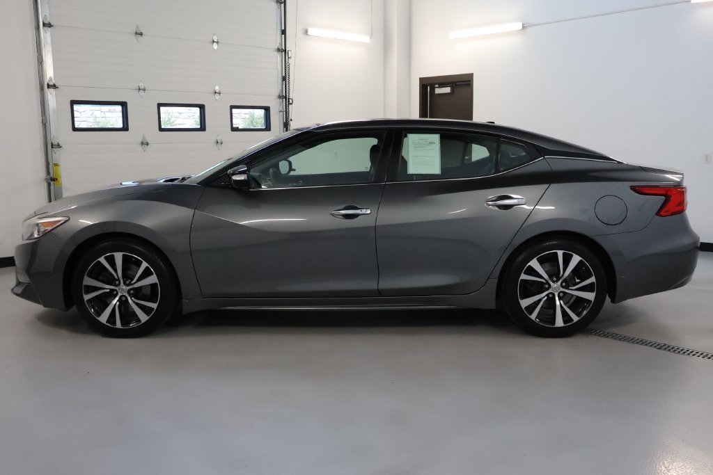 Used 2017 Nissan Maxima Platinum w/ Interior Lighting Package FWD image 5