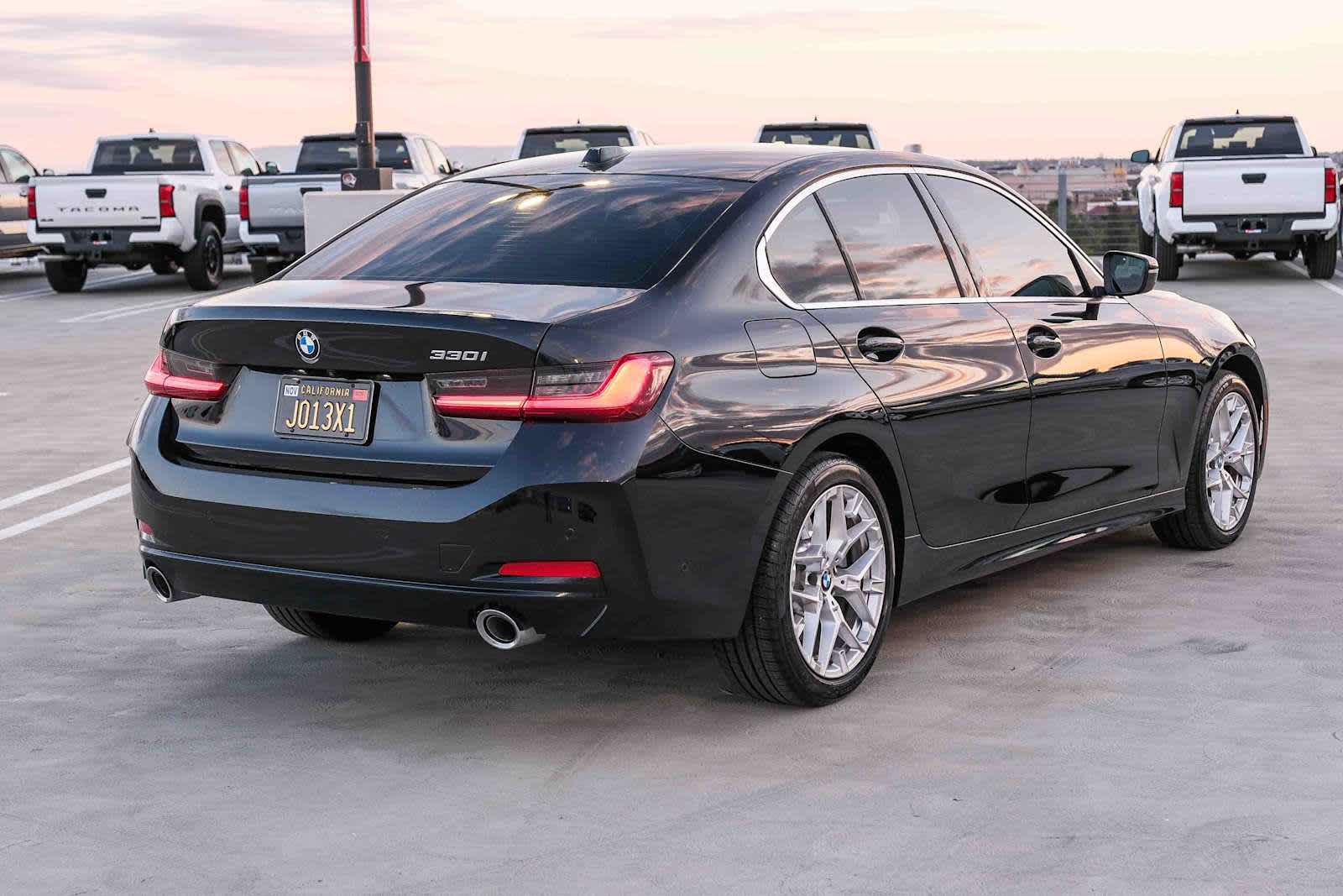Used 2025 BMW 330i Sedan w/ Convenience Package RWD image 4