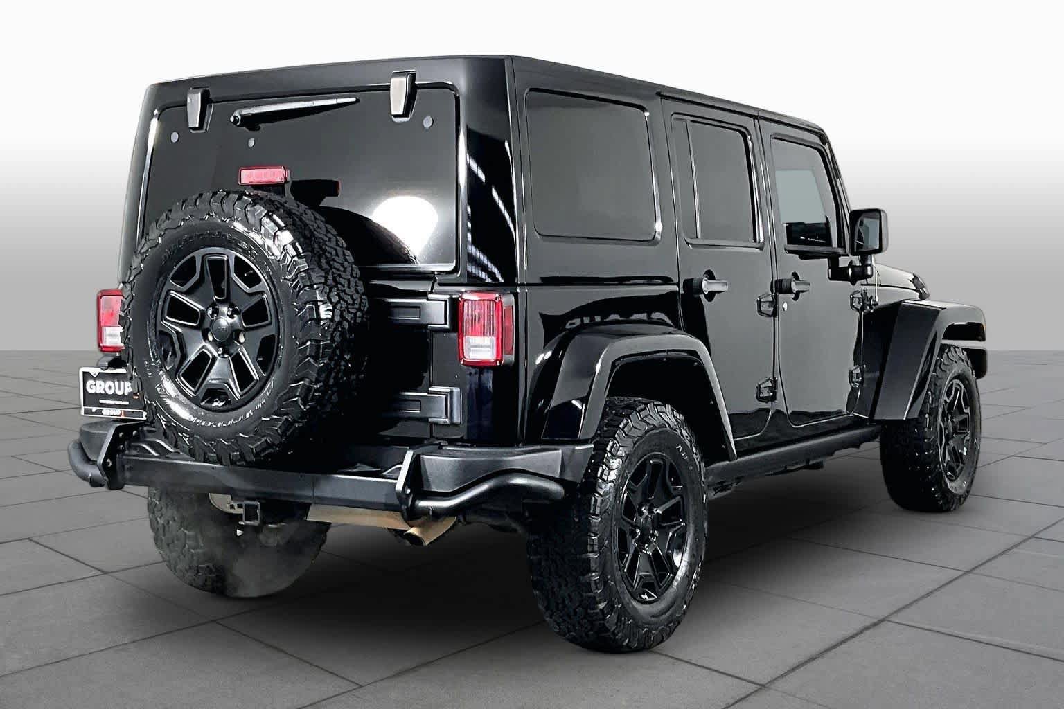 Used 2016 Jeep Wrangler Unlimited Sahara AWD/4WD image 12