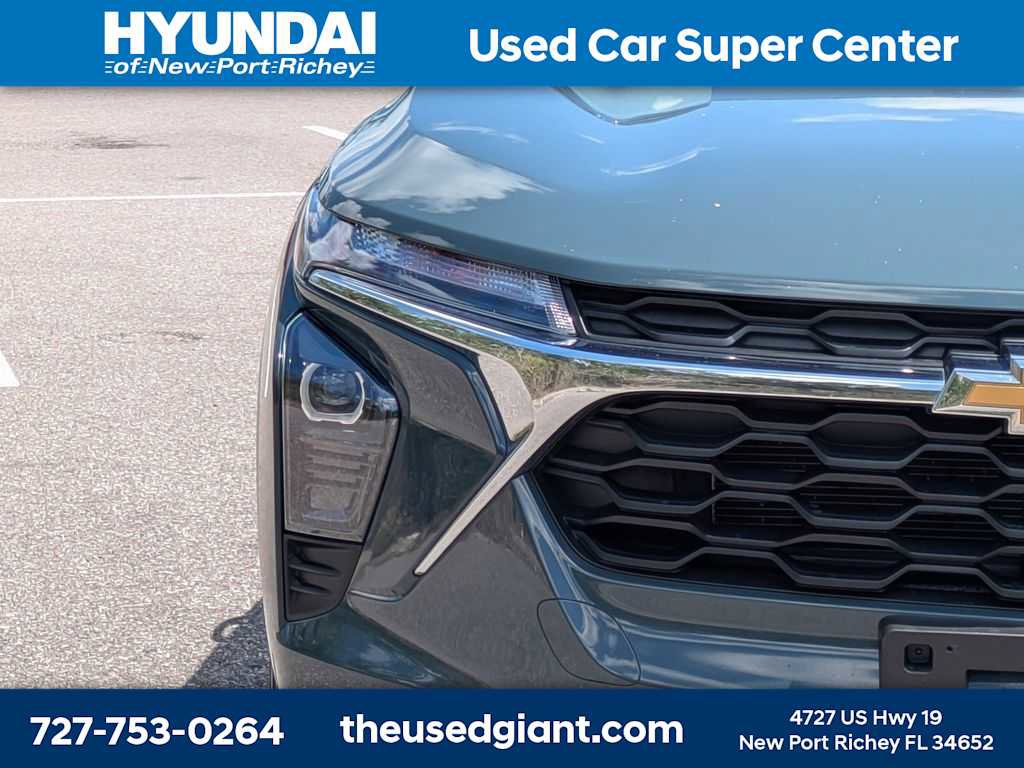 Used 2025 Chevrolet Trax LS FWD image 9