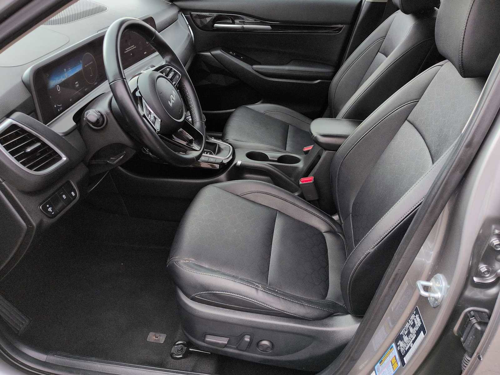 Used 2024 Kia Seltos EX image 17