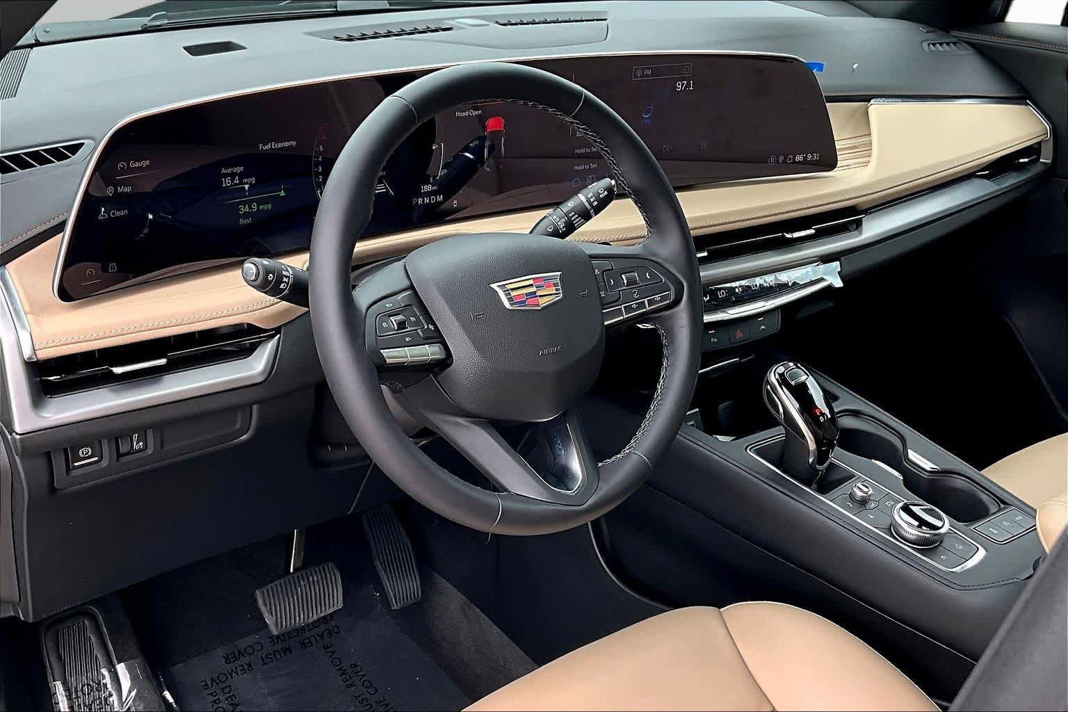 Used 2025 Cadillac XT4 Premium Luxury FWD image 17
