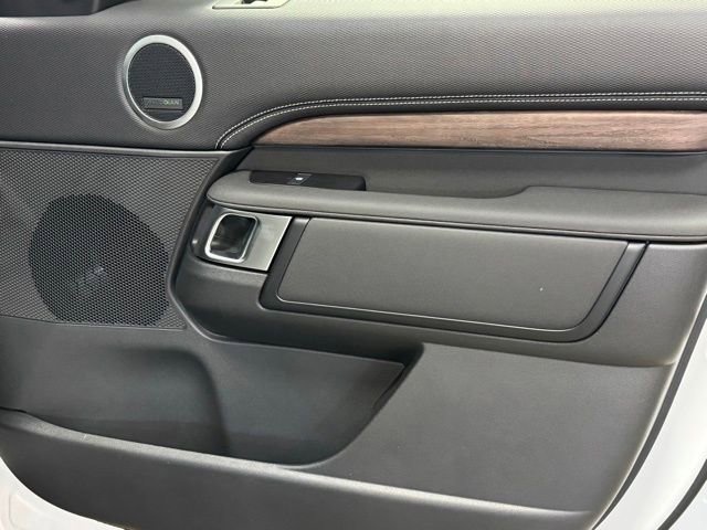 New 2024 Land Rover Discovery Dynamic SE image 33