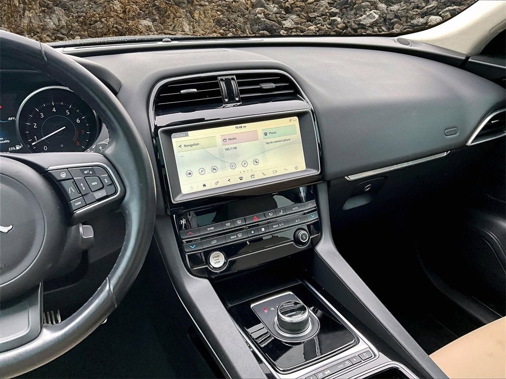 Used 2019 Jaguar F-PACE Premium image 6
