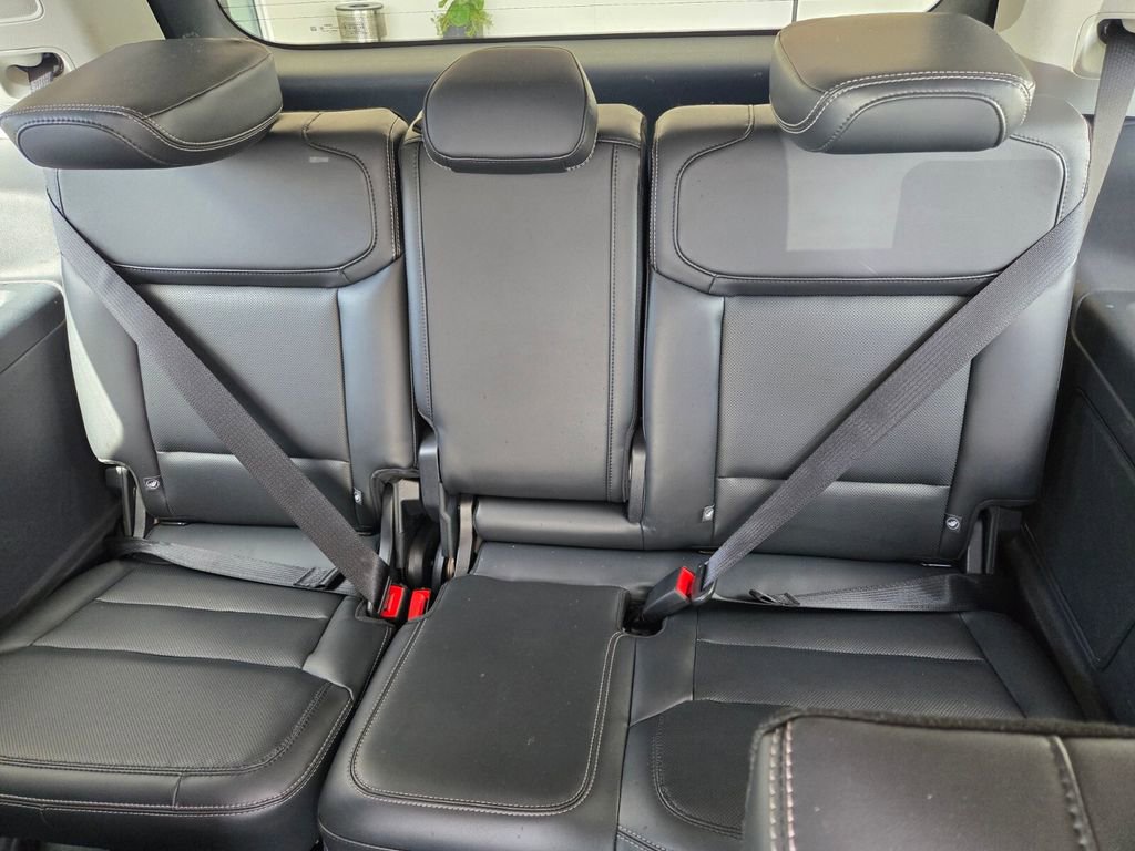 Used 2025 Ford Expedition Platinum image 18