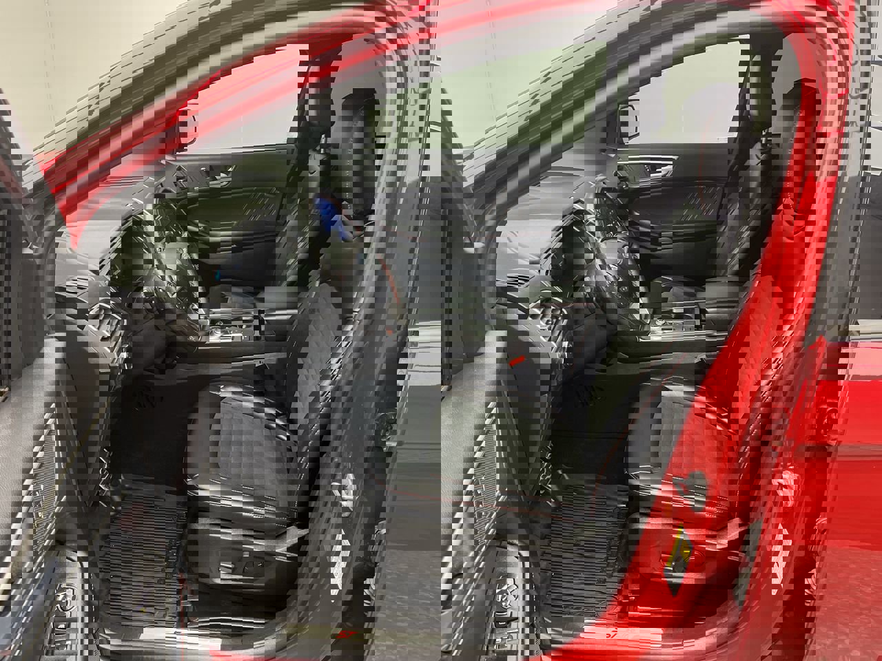 Used 2022 Ford Edge ST-Line image 3