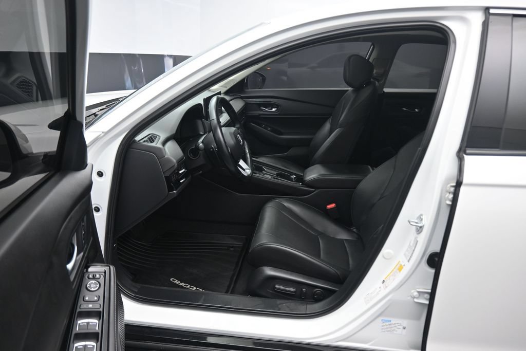 Used 2023 Honda Accord Touring image 11