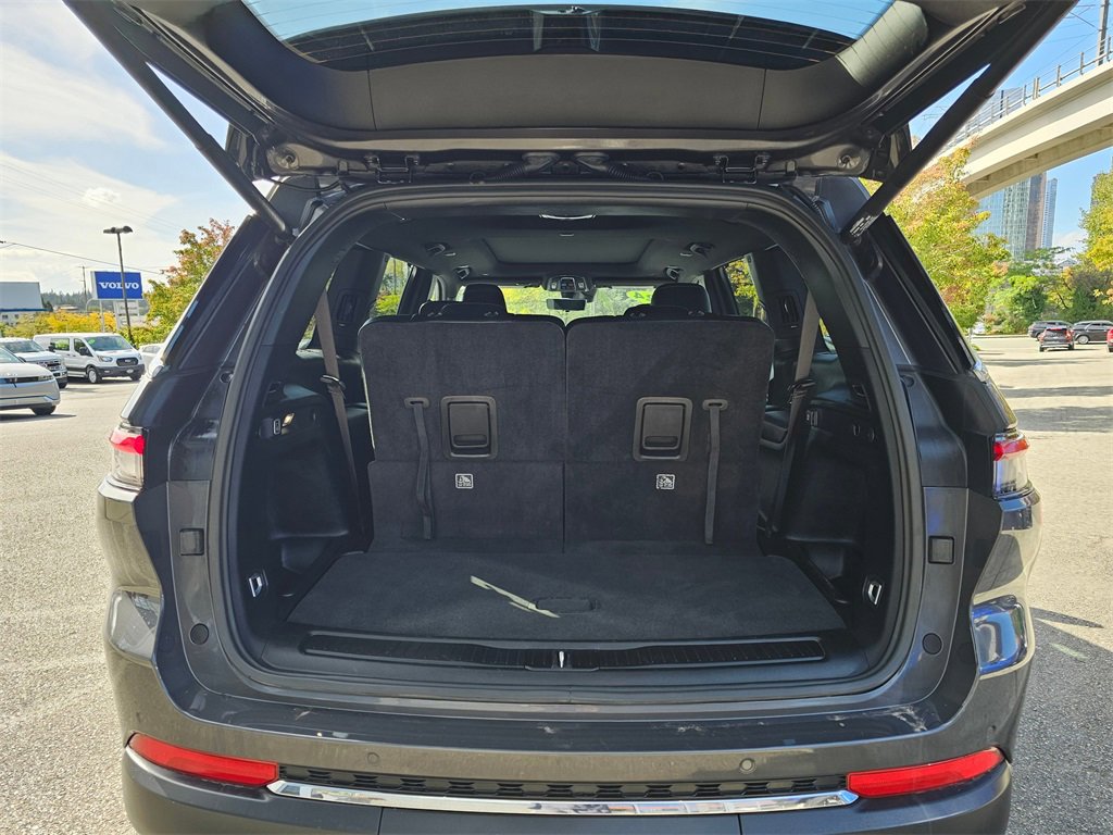 Used 2024 Jeep Grand Cherokee L Limited w/ Luxury Tech Group II image 18