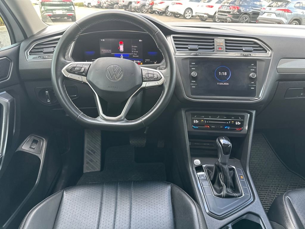 Used 2022 Volkswagen Tiguan SE image 2