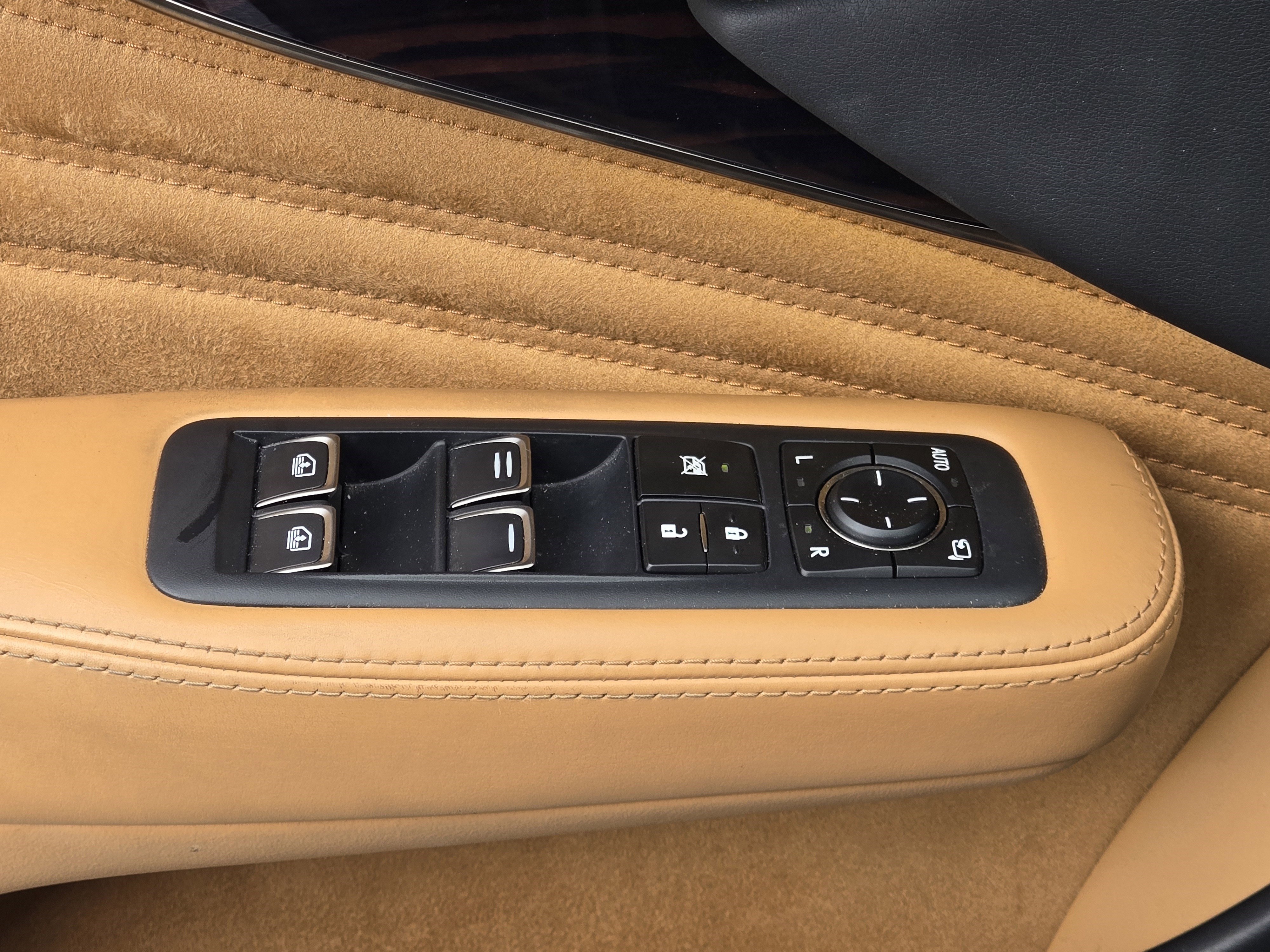 Used 2023 Lexus LS 500 AWD w/ Luxury Package image 13