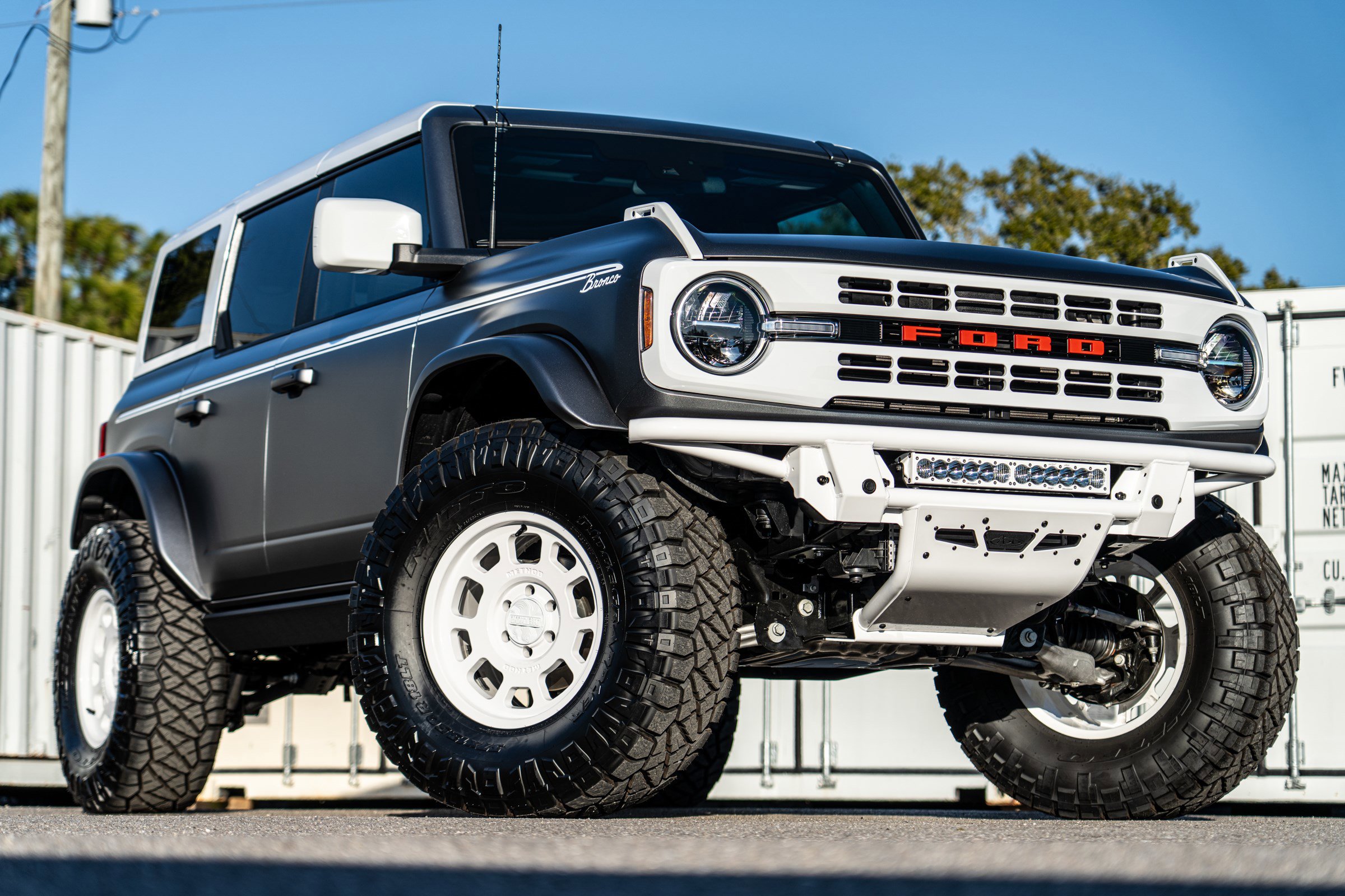 New 2025 Ford Bronco Heritage Edition AWD/4WD image 1