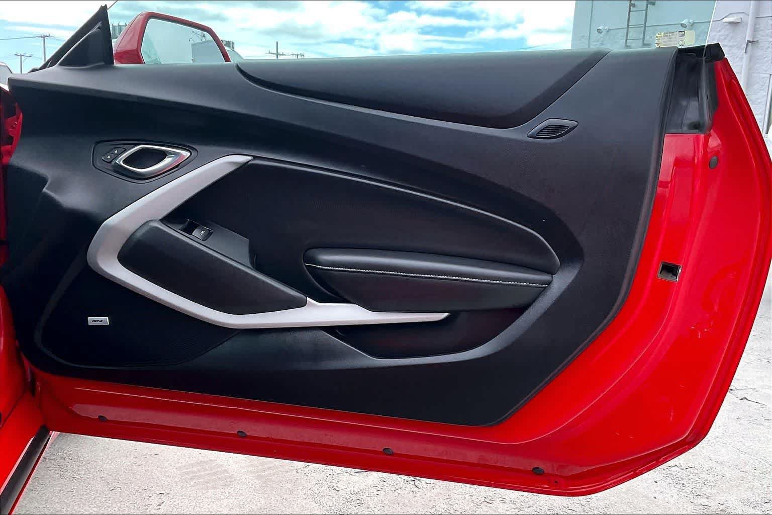 Used 2020 Chevrolet Camaro LT w/ Technology Package RWD image 27