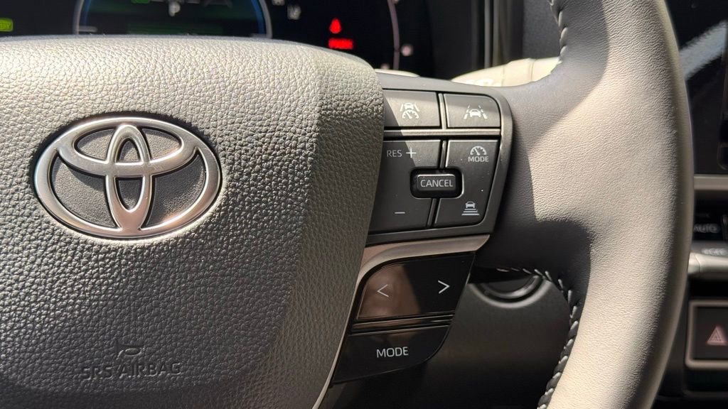 Used 2025 Toyota Camry SE image 19