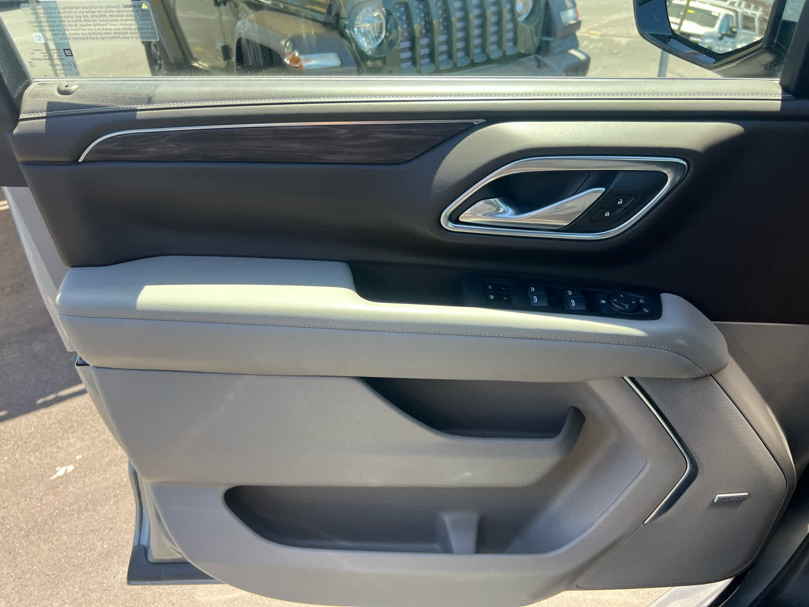 Used 2024 Chevrolet Tahoe LT AWD/4WD image 17