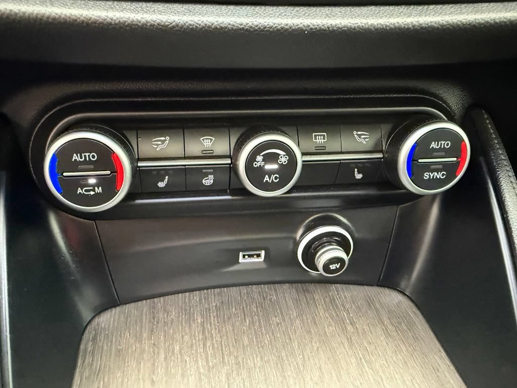 Used 2018 Alfa Romeo Stelvio Ti AWD/4WD image 32