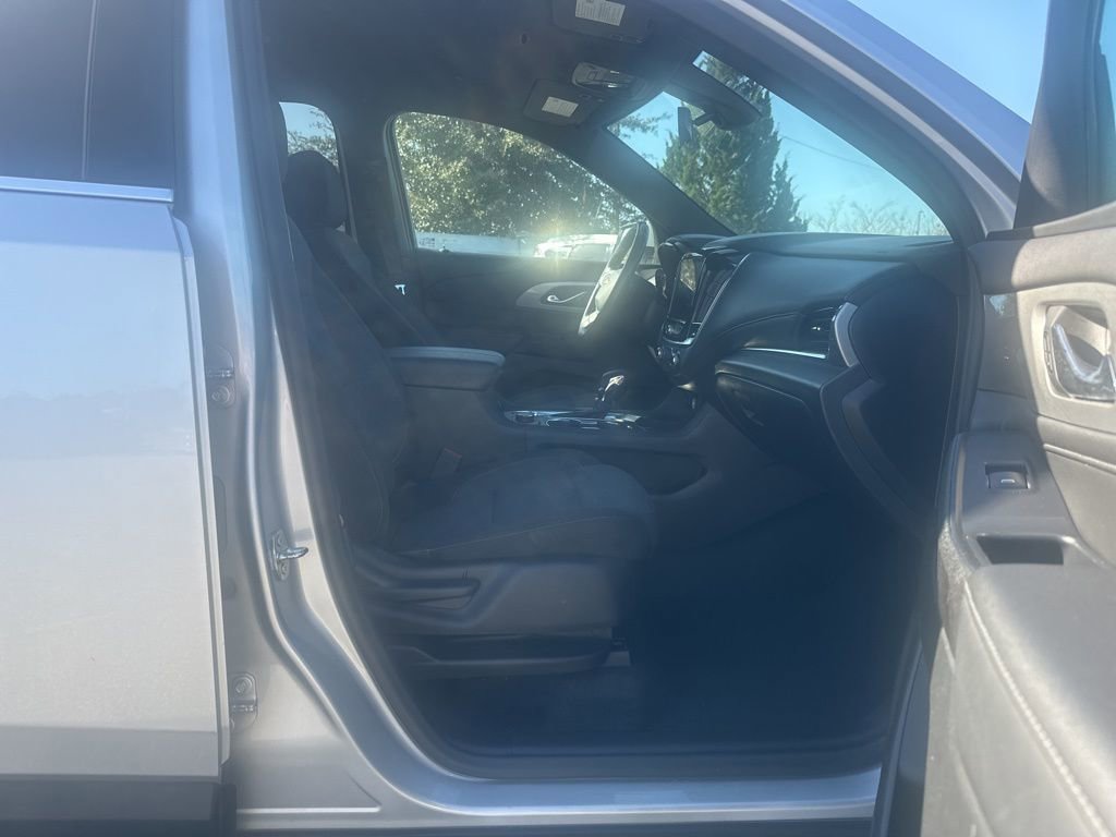 Used 2022 Chevrolet Traverse LT image 11