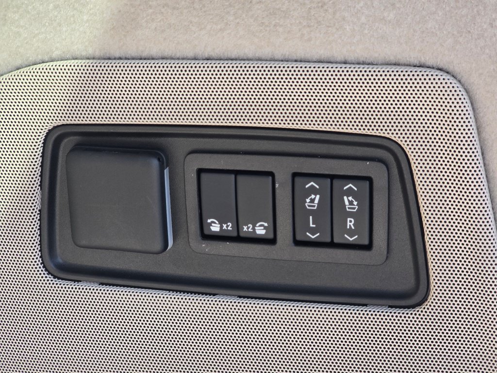 New 2026 Cadillac Escalade Platinum Luxury w/ LPO, Floor Liner Package AWD/4WD image 21